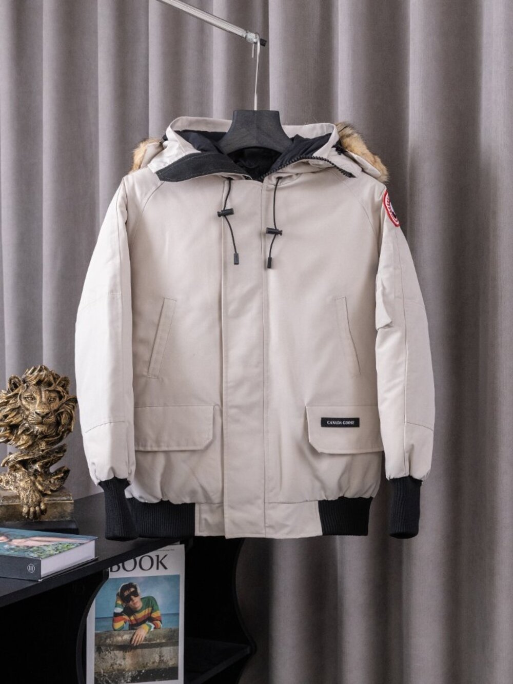 Canada Goose Chilliwack Bomber Off-White Down Jacket